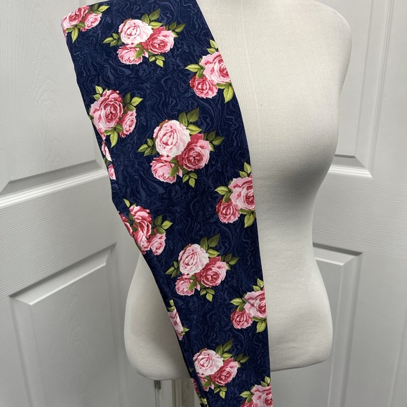 LuLaRoe Pants - LuLaRoe New OS One Size Blue Floral Leggings NWT
